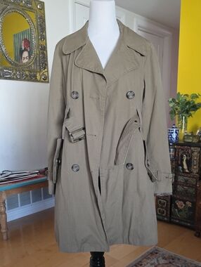 Classic Khaki Trench Coat - Women